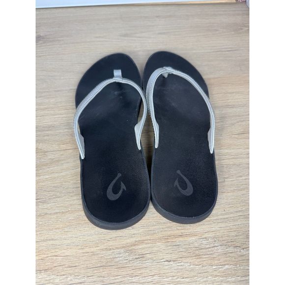 Olukai Women's Size 10 Silver Black Puawe Cushioned Recovery Sandals - Picture 8 of 10